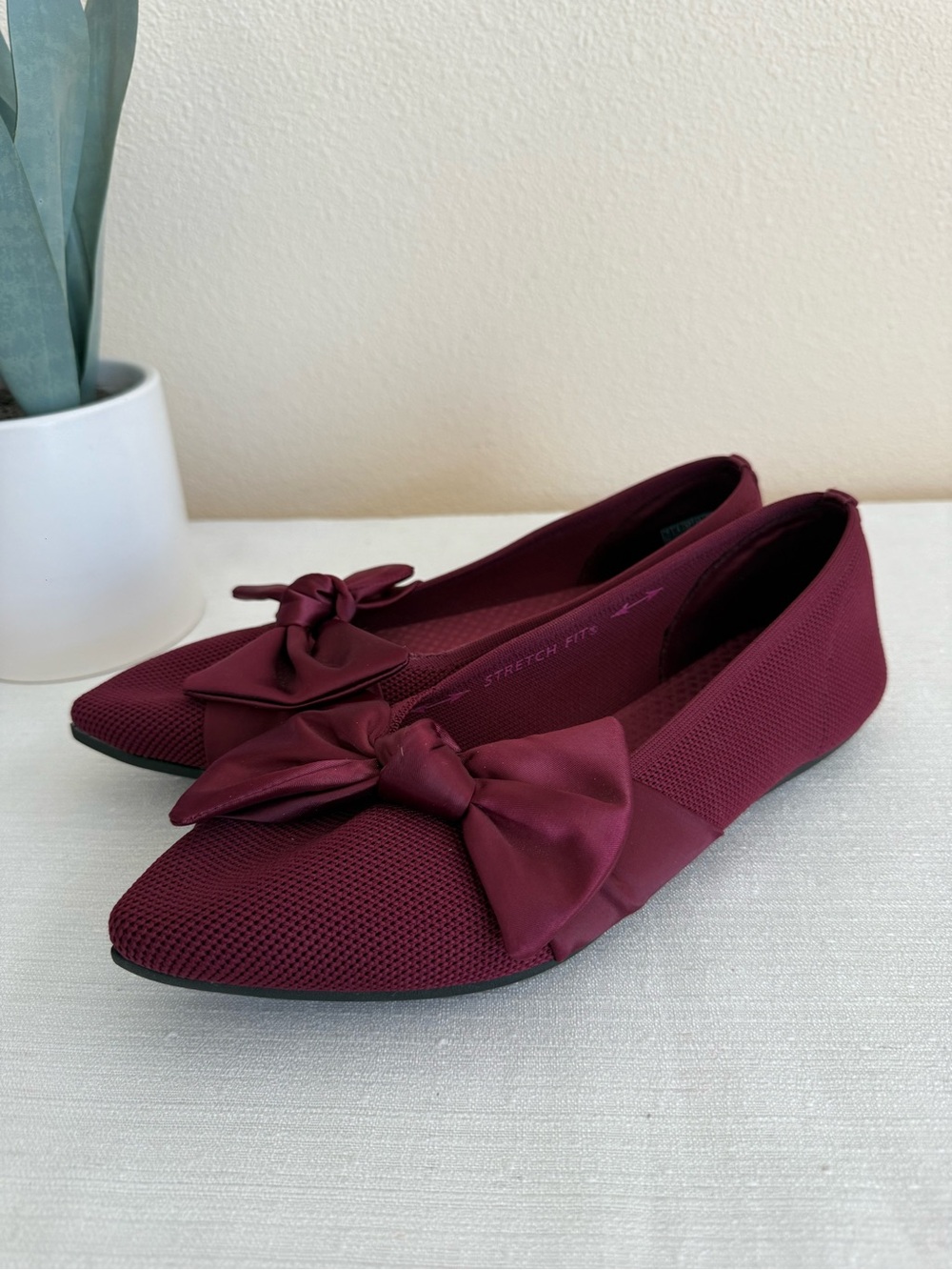 Skechers Women's Burgundy Stretch Pointed-Toe Bow Flats